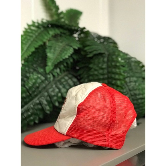 Vtg 1981 HearnsvLeonard The Showdown Hat Hats